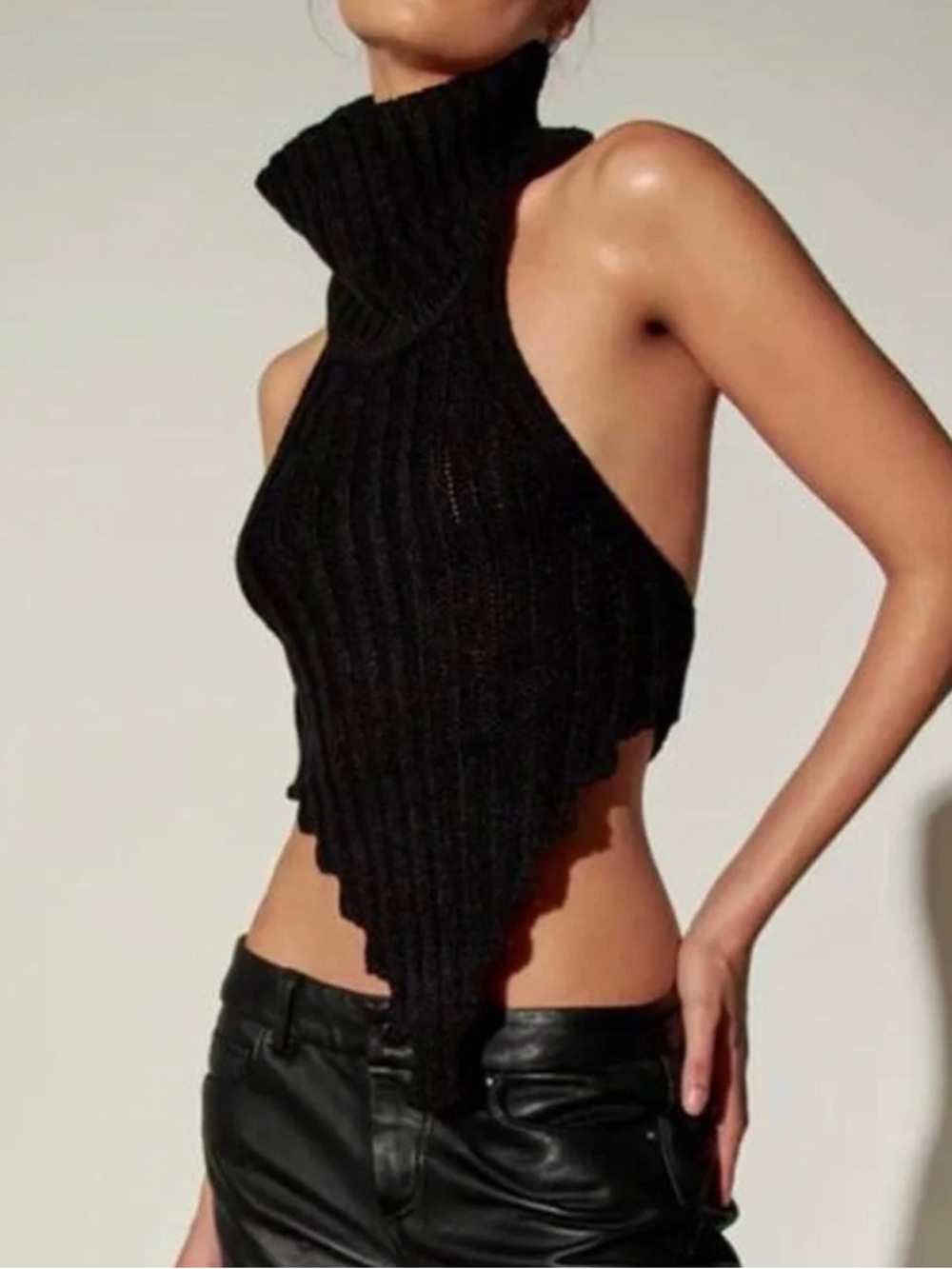 Local European Black Ribbed Sleeveless Turtleneck Pointed-Hem Crop Top